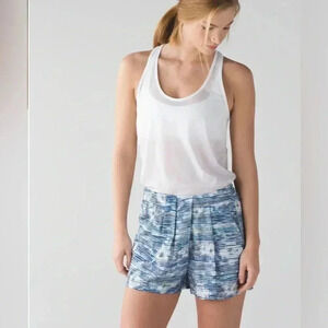 Lululemon &go Keepsake Short
Blurry Belle Multi‎ size 8